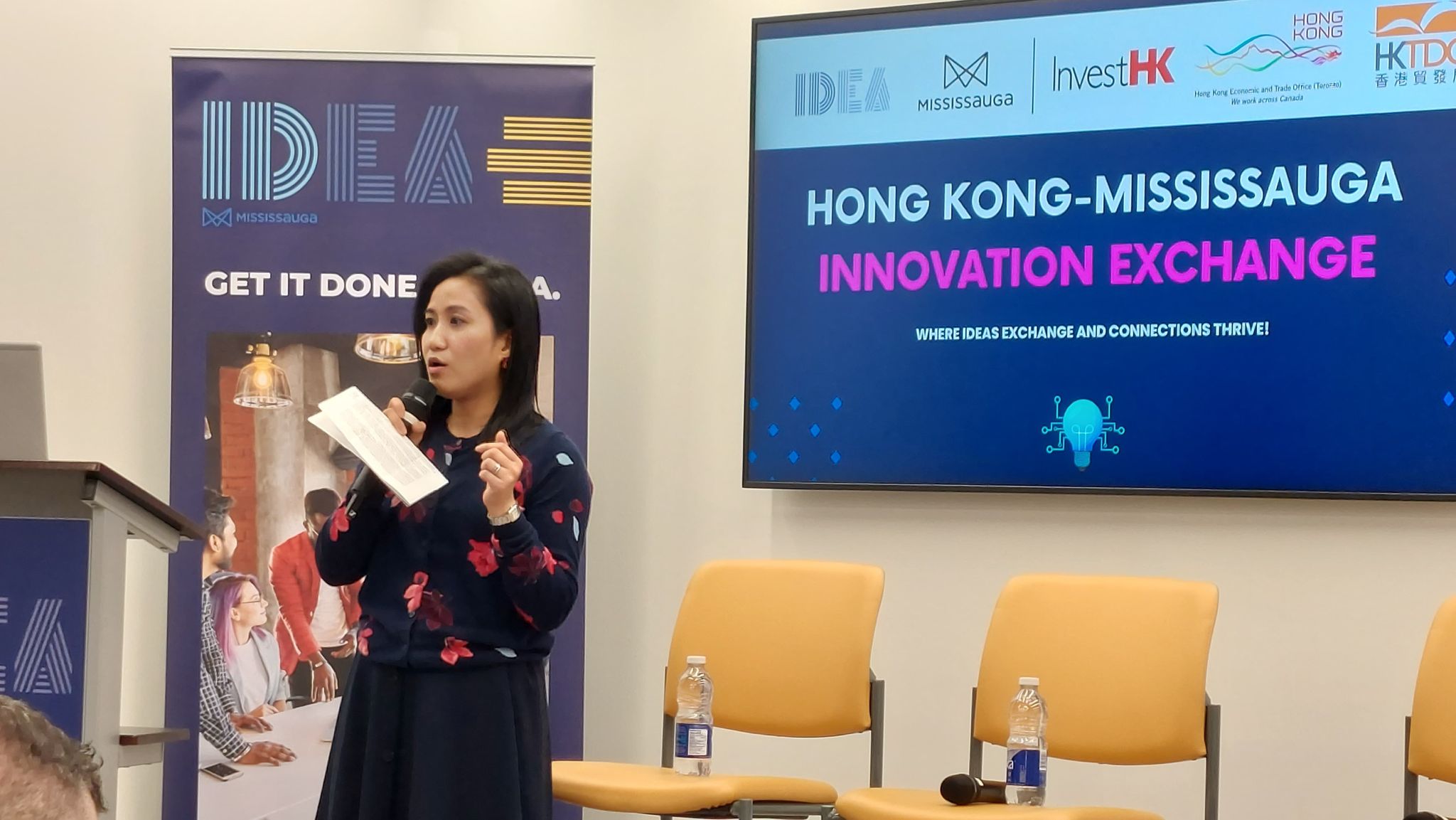 Director of the Hong Kong Economic and Trade Office (Toronto) (HKETO) Ms Emily Mo promotes business opportunities in Hong Kong at the inaugural “Hong Kong-Mississauga Innovation Exchange” event co-organised by the HKETO, Invest Hong Kong (InvestHK) (Canada) and IDEA Mississauga in partnership with the Hong Kong Trade Development Council on April 11.