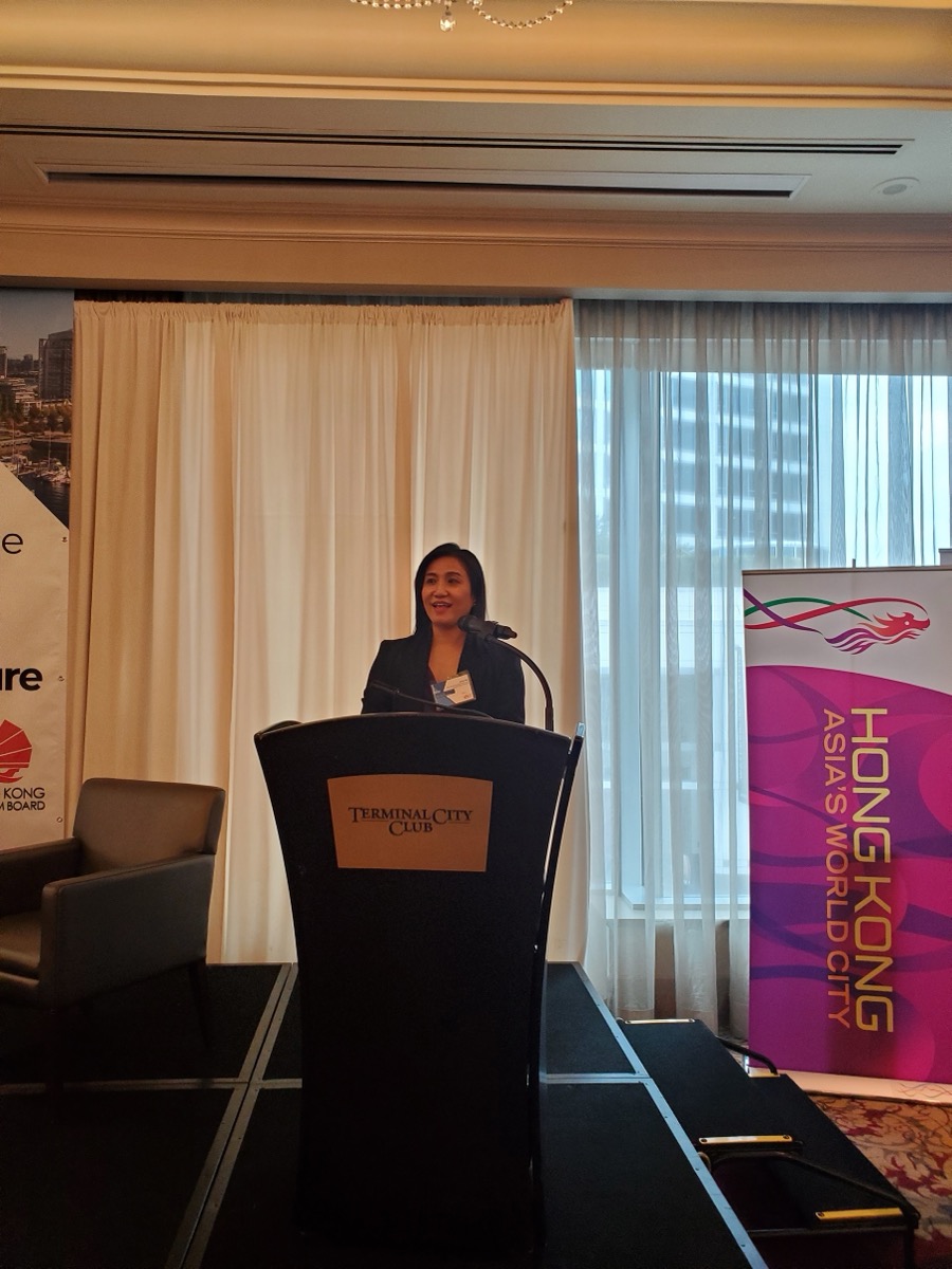 The Director of the Hong Kong Economic and Trade Office (Toronto) (HKETO), Ms Emily Mo, speaks at the National Conference hosted by the Hong Kong-Canada Business Association on October 25.