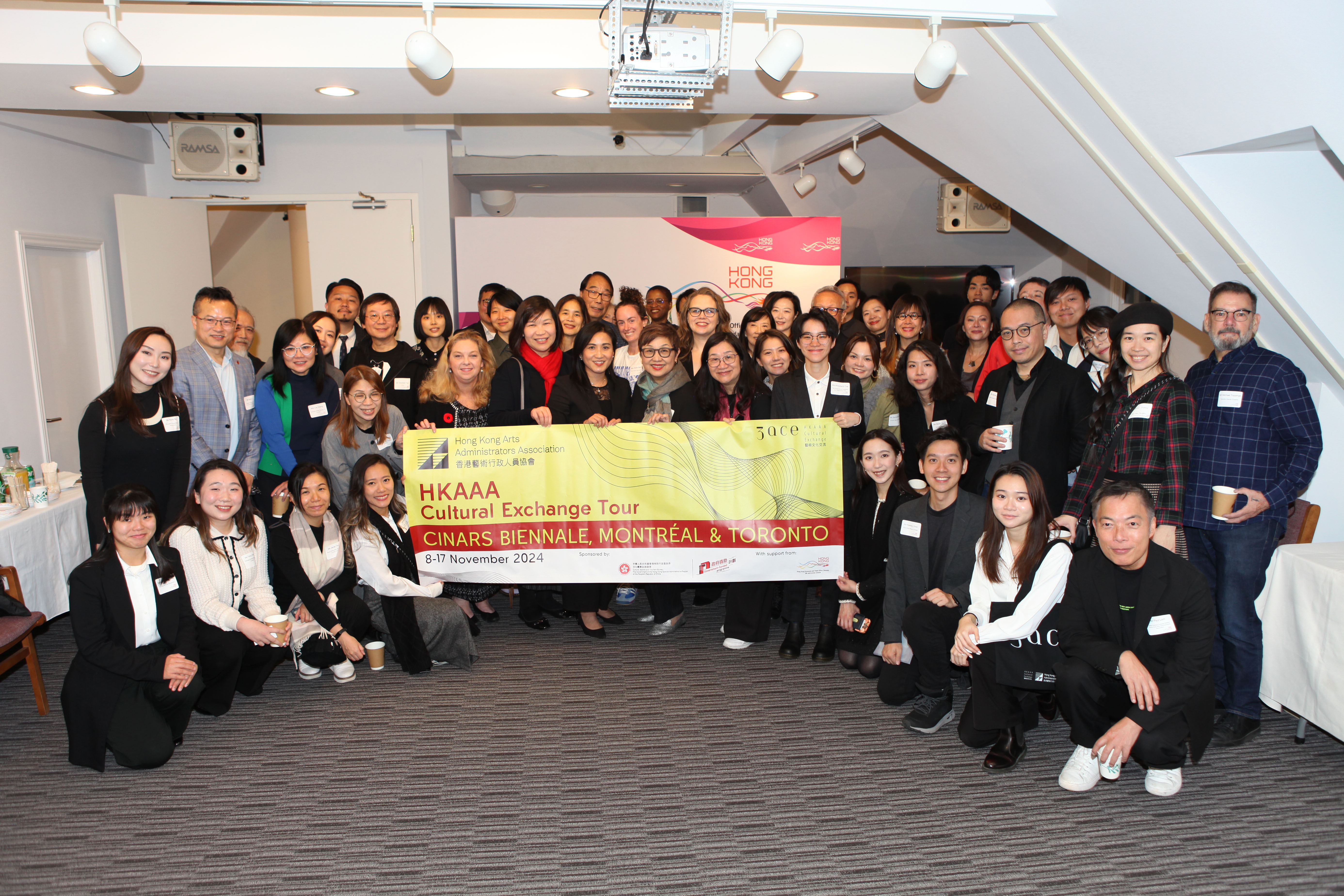 Director of the Hong Kong Economic and Trade Office (Toronto), Ms Emily Mo (second row, seventh left), pictures with the Chair of the Hong Kong Arts Administrators Association, Ms Celina Chin (second row, eighth left), along with delegates from Hong Kong and representatives of Toronto’s arts and cultural organizations at the welcome reception on November 8.