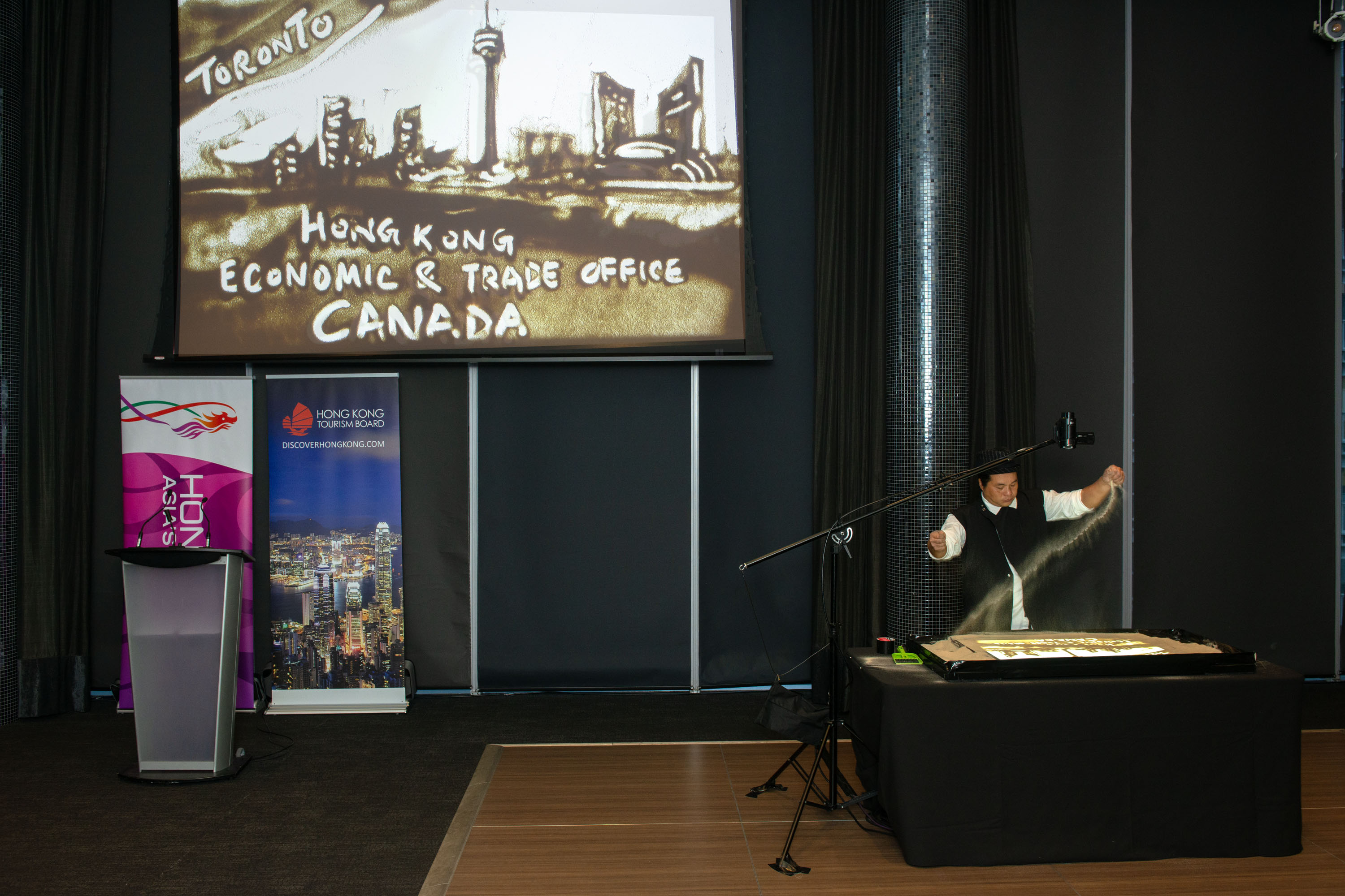 Internationally renowned Hong Kong sand artist Hoi Chiu performs at the spring reception hosted by the Hong Kong Economic and Trade Office (Toronto) (HKETO) and the Hong Kong Tourism Board (Canada) (HKTB) on January 23.