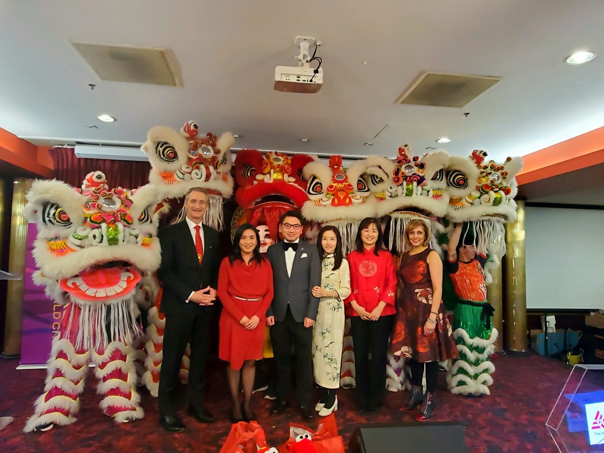 Director of the Hong Kong Economic and Trade Office (Toronto), Ms Emily Mo (second left), photos with (from left) Member of Parliament for Calgary Centre, Mr Greg McLean; President of the HKCBA (Calgary Section), Mr Ben Leung and his wife; Consul General of the People’s Republic of China in Calgary, Ms Zhao Liying and Mayor of Calgary, Ms Jyoti Gondek at the Lunar New Year Gala hosted by the HKCBA (Calgary Section) on February 7.