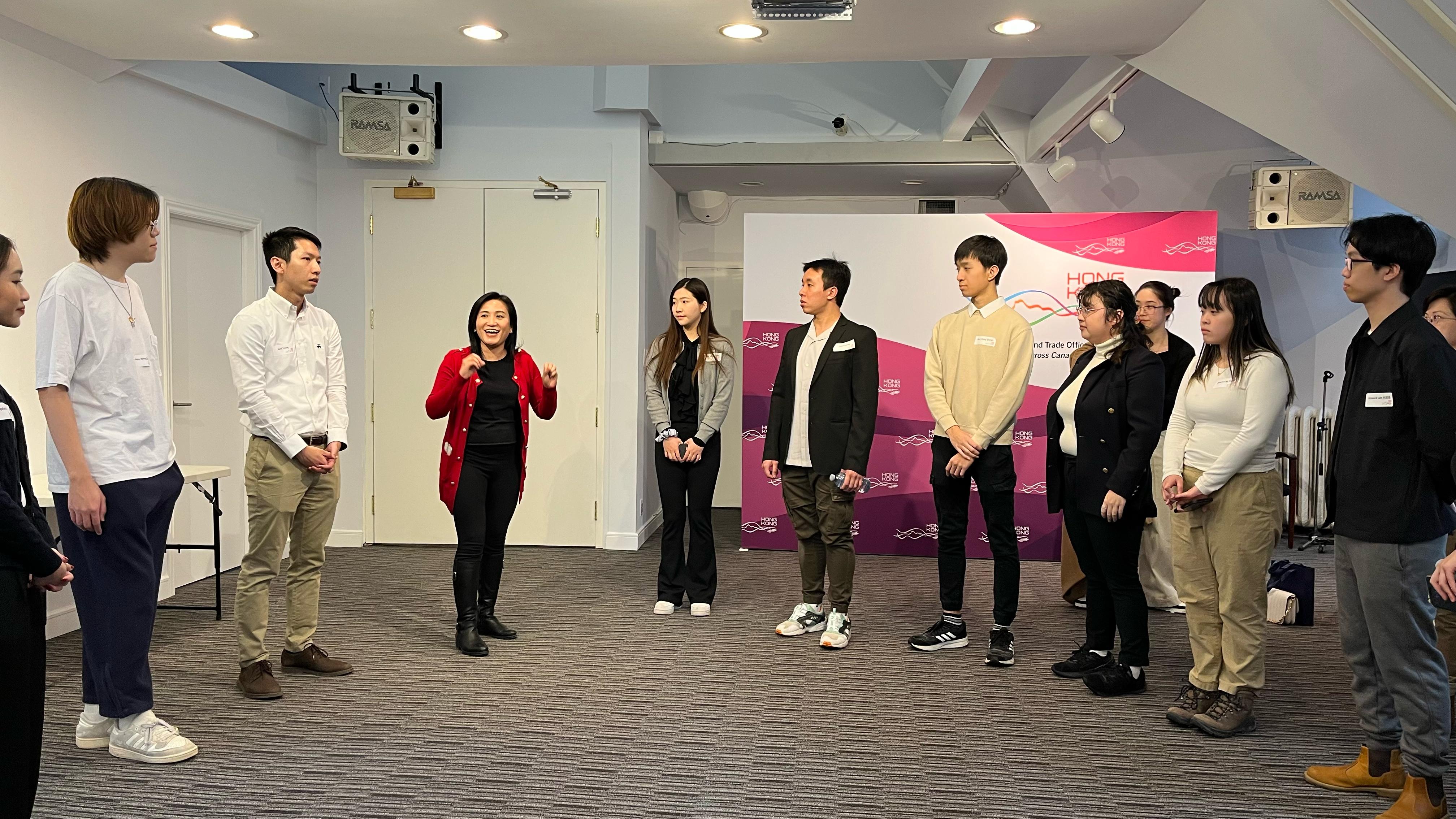 Director of the Hong Kong Economic and Trade Office (Toronto), Ms Emily Mo (fourth left), introduced the role of HKETO and the office’s mission in fostering exchanges between Hong Kong and Canada in the areas of economic and trade, as well as arts and culture at the Lunar New Year reception on February 14.